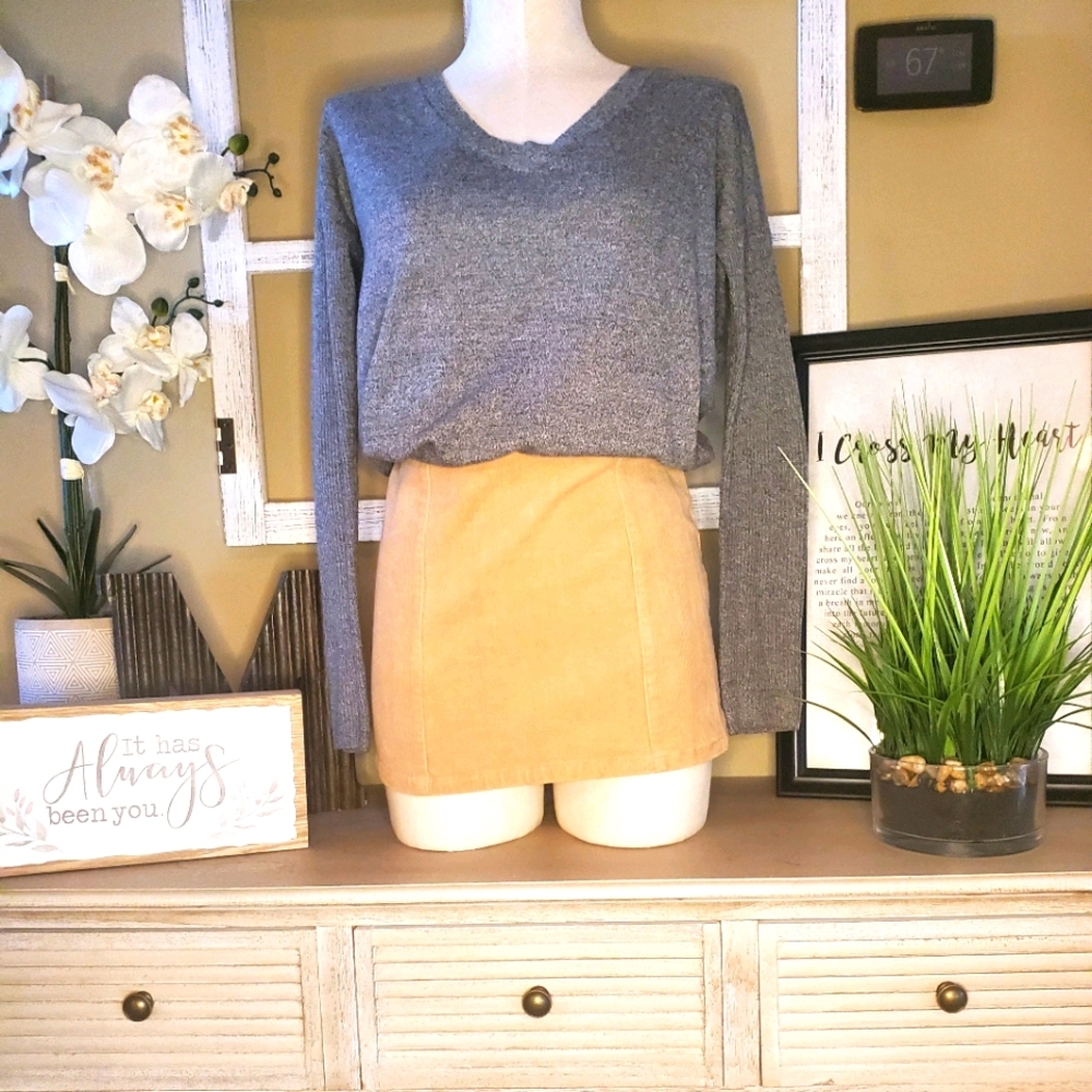 American Eagle grey v-neck sweater